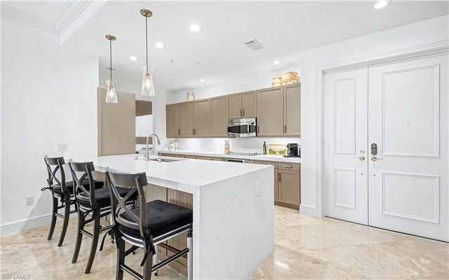 780 5th AVE S 203, Naples, FL 34102