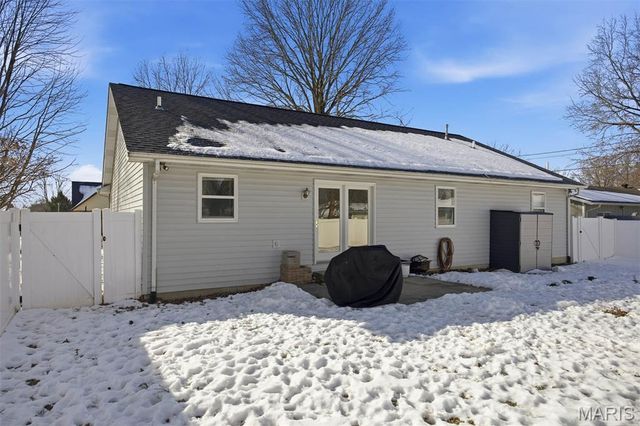 150 Sunfish Drive, Highland, IL 62249