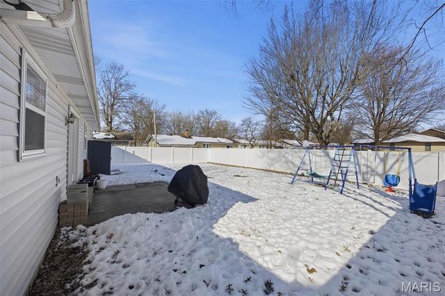 150 Sunfish Drive, Highland, IL 62249