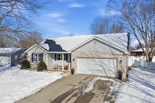 150 Sunfish Drive, Highland, IL 62249