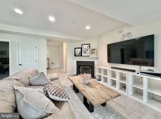 2000 ANTLER DR, Glen Mills, PA 19342