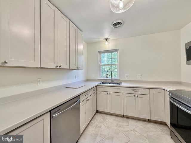 2000 ANTLER DR, Glen Mills, PA 19342