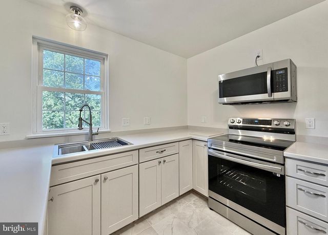 2000 ANTLER DR, Glen Mills, PA 19342