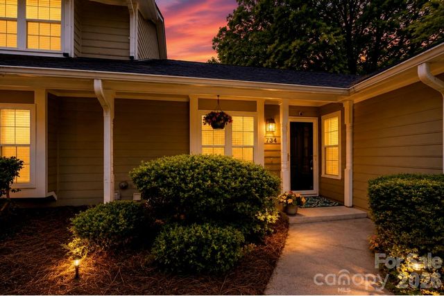 2734 Tiergarten Lane, Charlotte, NC 28210