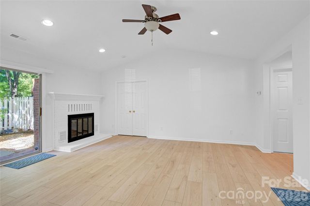 2734 Tiergarten Lane, Charlotte, NC 28210