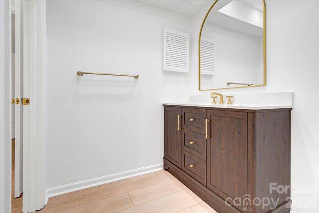 2734 Tiergarten Lane, Charlotte, NC 28210