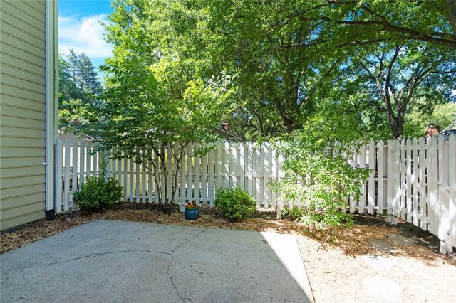 2734 Tiergarten Lane, Charlotte, NC 28210