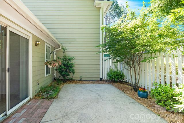 2734 Tiergarten Lane, Charlotte, NC 28210