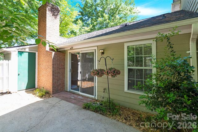 2734 Tiergarten Lane, Charlotte, NC 28210