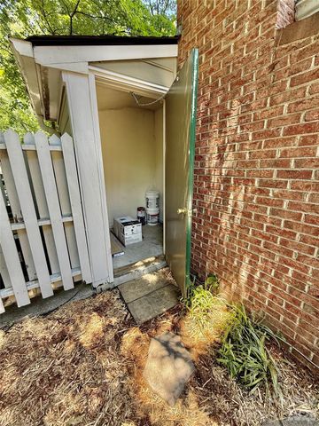 2734 Tiergarten Lane, Charlotte, NC 28210