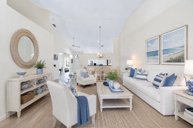 7825 LEXINGTON CLUB Boulevard B, Delray Beach, FL 33446