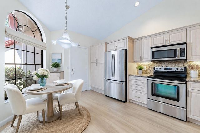 7825 LEXINGTON CLUB Boulevard B, Delray Beach, FL 33446