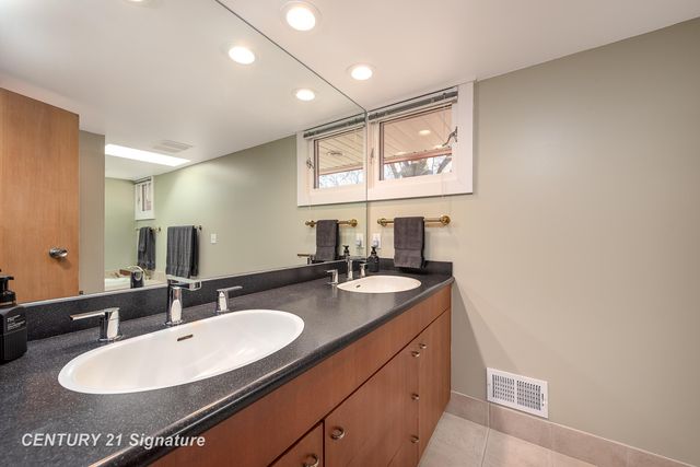 3711 Applewood Drive, Midland, MI 48640