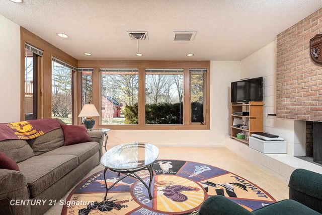 3711 Applewood Drive, Midland, MI 48640