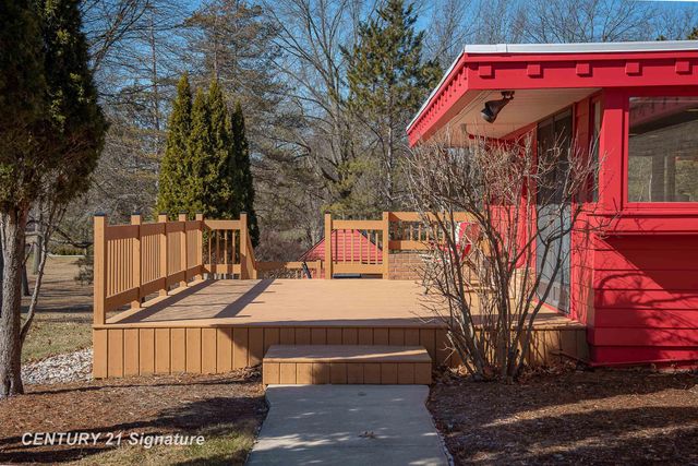 3711 Applewood Drive, Midland, MI 48640