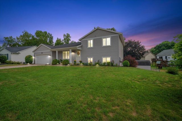 1338 Scott Creek Drive Ne, Plainfield Twp, MI 49306