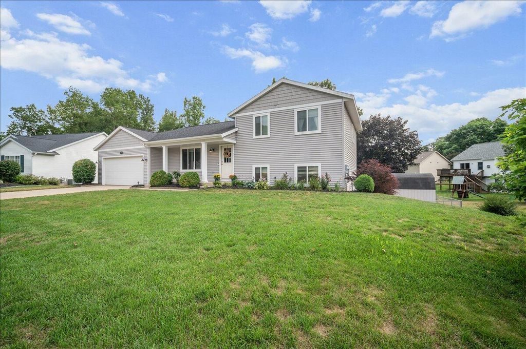 1338 Scott Creek Drive Ne, Plainfield Twp, MI 49306