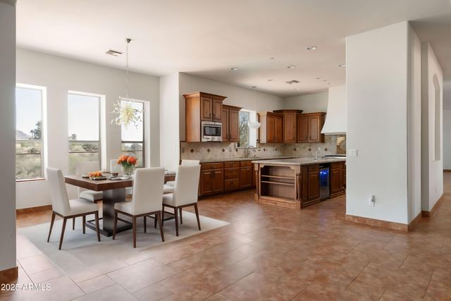 6737 E Rockaway Hills Drive, Cave Creek, AZ 85331