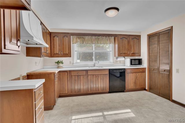 1320 Girdle Road, Elma, NY 14059