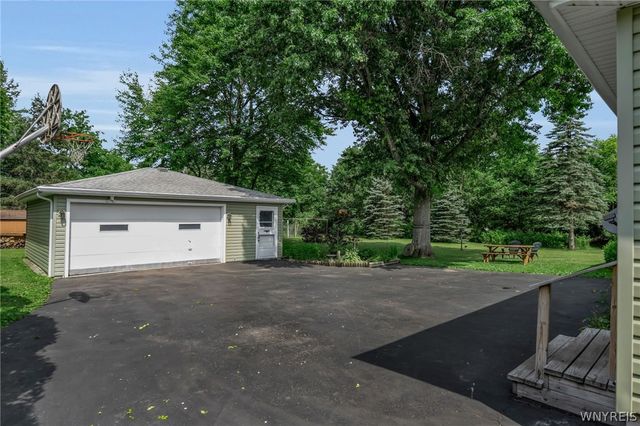 1320 Girdle Road, Elma, NY 14059