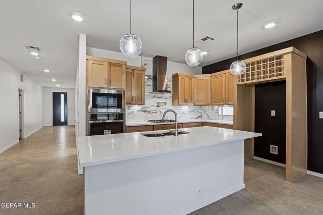 918 BROMYARD Drive, Horizon City, TX 79928