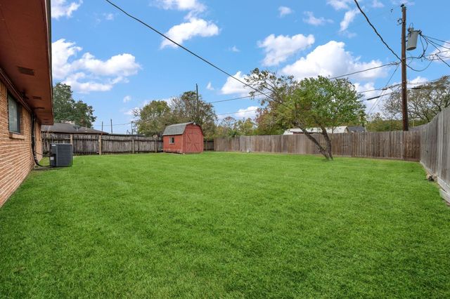 2803 Newcastle Drive, Baytown, TX 77521