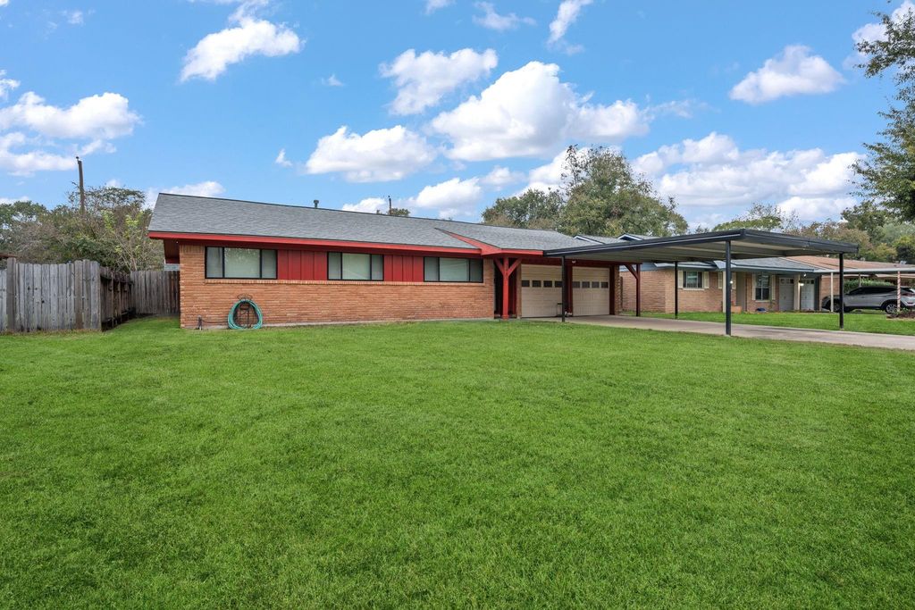 2803 Newcastle Drive, Baytown, TX 77521