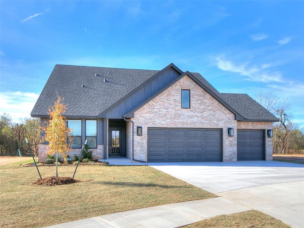 Image 1 of property listing at 9404 NW 75th Street, Yukon, OK 73099