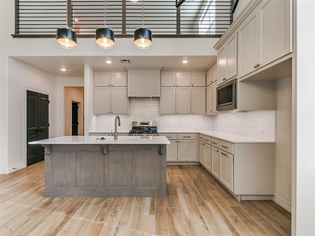 Image 13 of property listing at 9404 NW 75th Street, Yukon, OK 73099