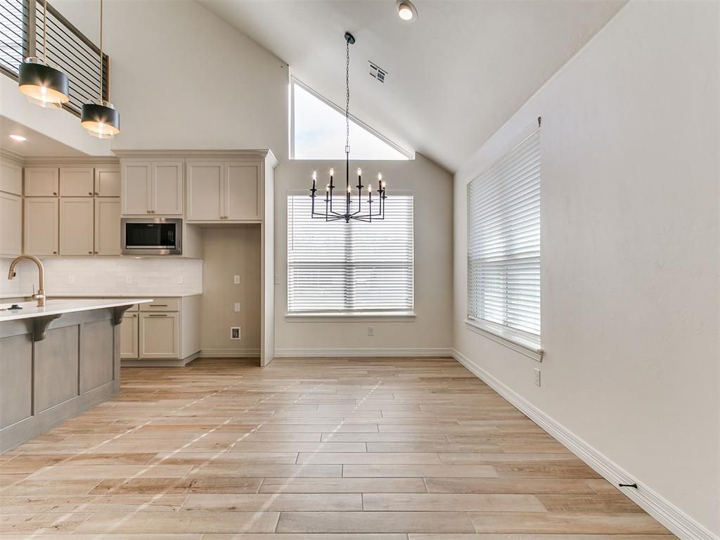 Image 16 of property listing at 9404 NW 75th Street, Yukon, OK 73099