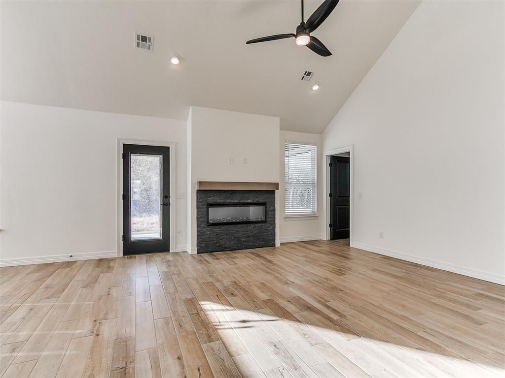 Image 19 of property listing at 9404 NW 75th Street, Yukon, OK 73099