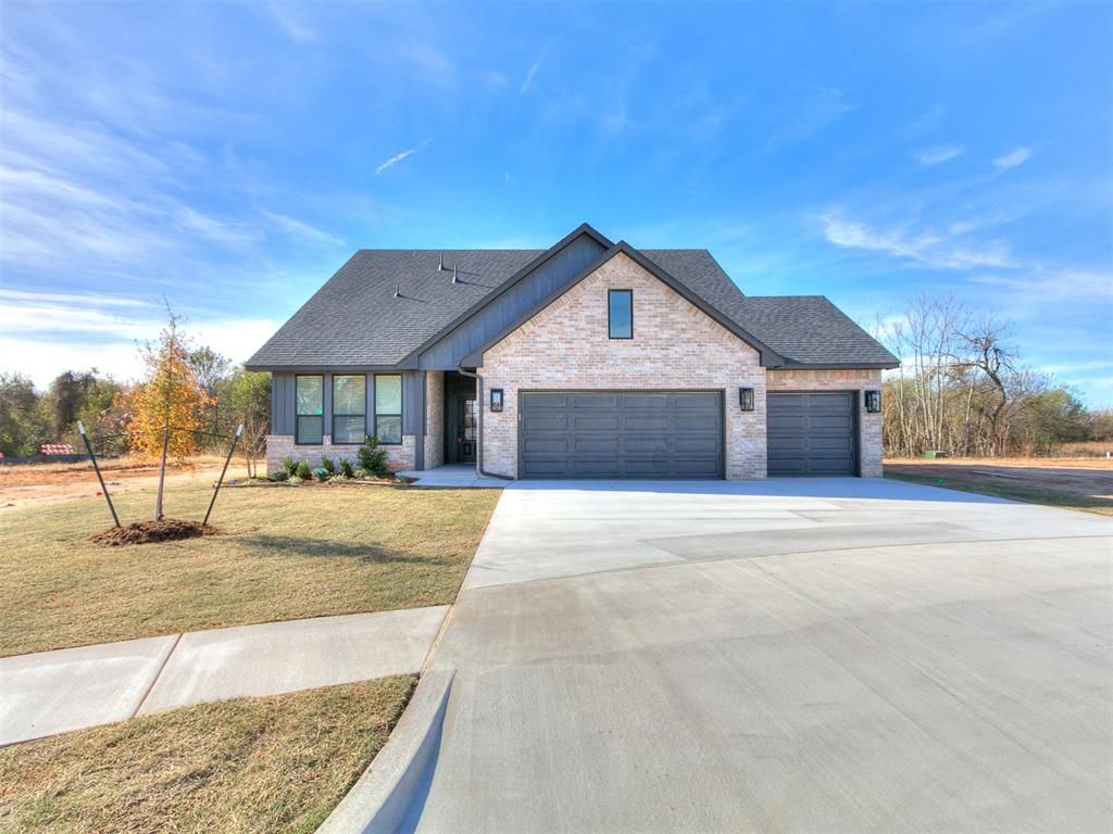 Image 3 of property listing at 9404 NW 75th Street, Yukon, OK 73099