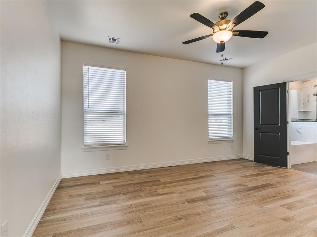 Image 22 of property listing at 9404 NW 75th Street, Yukon, OK 73099