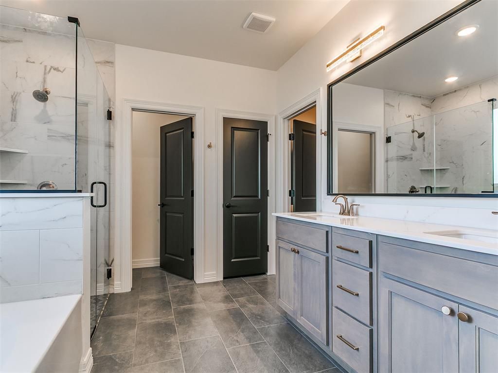 Image 24 of property listing at 9404 NW 75th Street, Yukon, OK 73099