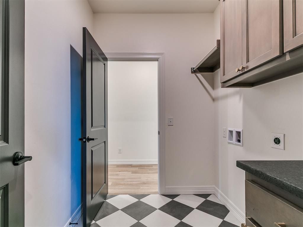 Image 31 of property listing at 9404 NW 75th Street, Yukon, OK 73099