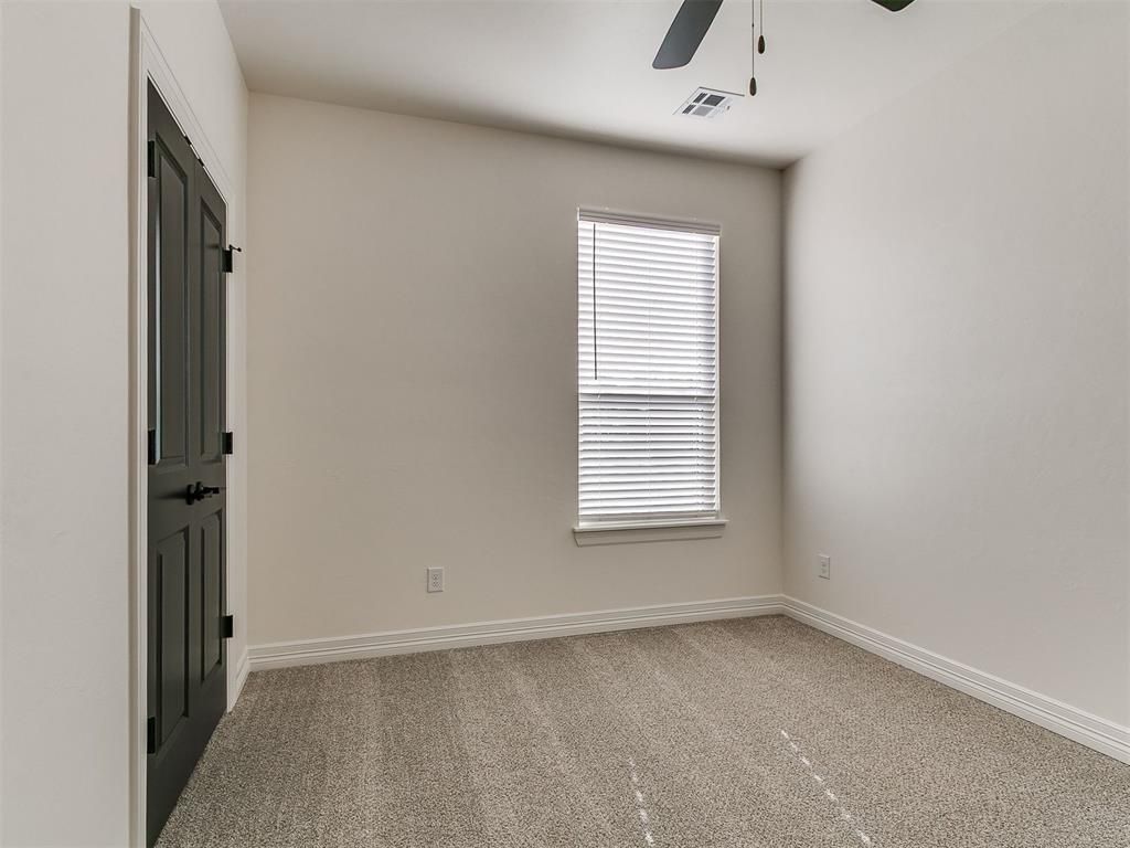 Image 37 of property listing at 9404 NW 75th Street, Yukon, OK 73099