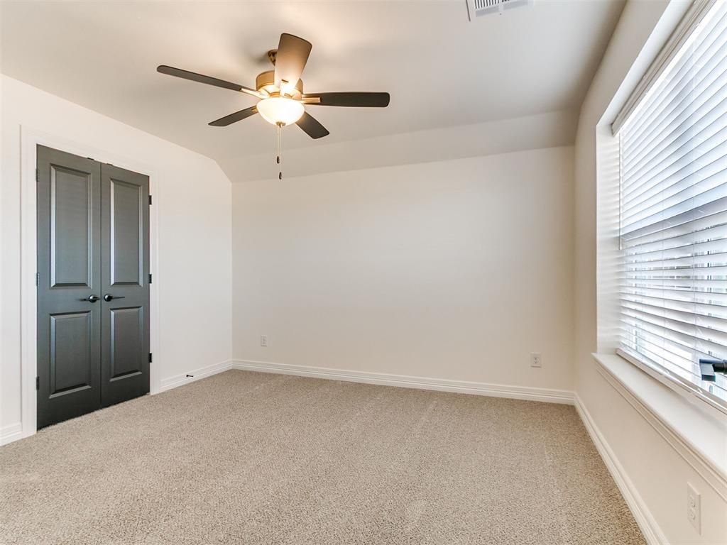 Image 40 of property listing at 9404 NW 75th Street, Yukon, OK 73099