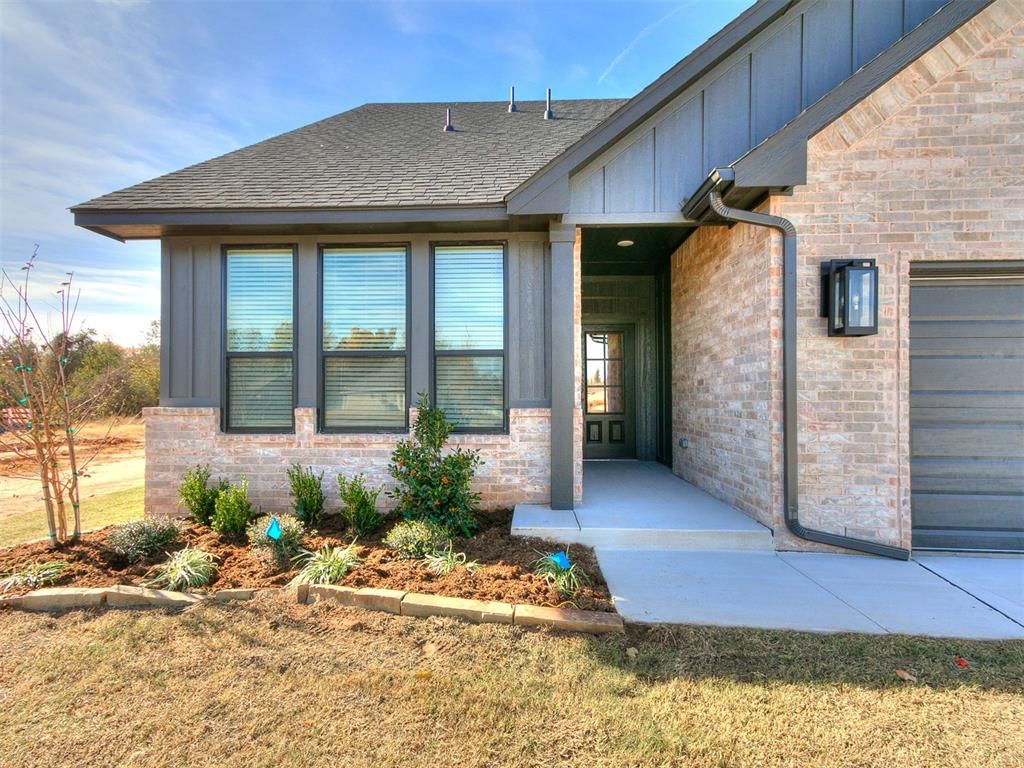 Image 5 of property listing at 9404 NW 75th Street, Yukon, OK 73099