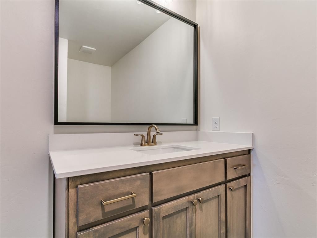 Image 42 of property listing at 9404 NW 75th Street, Yukon, OK 73099