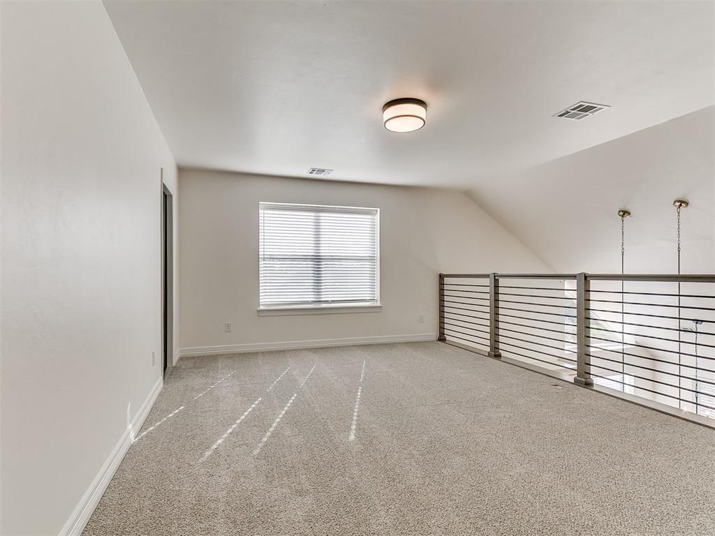 Image 45 of property listing at 9404 NW 75th Street, Yukon, OK 73099