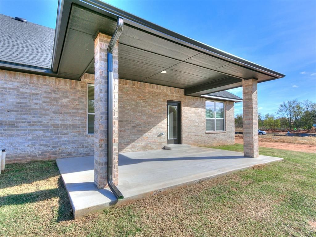 Image 49 of property listing at 9404 NW 75th Street, Yukon, OK 73099