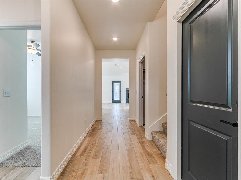 Image 6 of property listing at 9404 NW 75th Street, Yukon, OK 73099