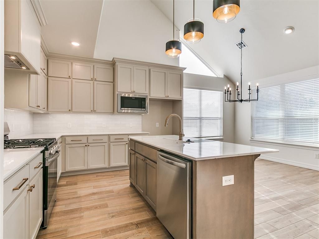 Image 9 of property listing at 9404 NW 75th Street, Yukon, OK 73099