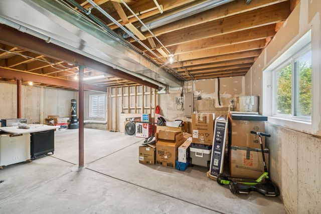 560 Canterbury Lane, Pingree Grove, IL 60140