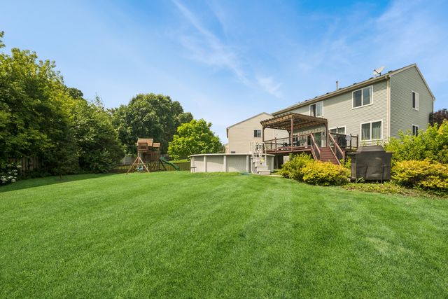 560 Canterbury Lane, Pingree Grove, IL 60140