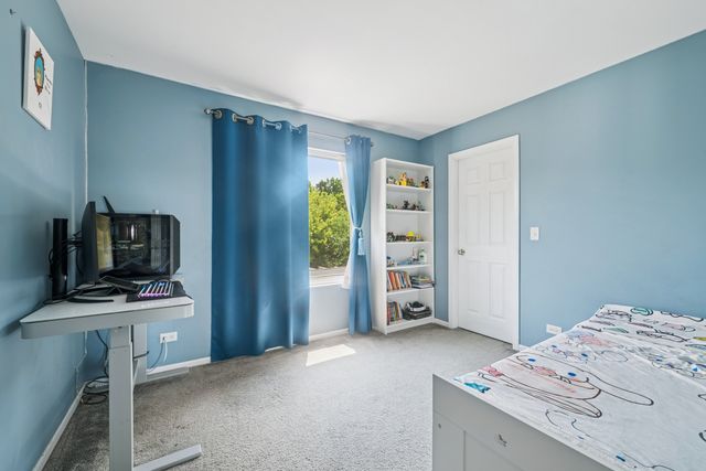 560 Canterbury Lane, Pingree Grove, IL 60140