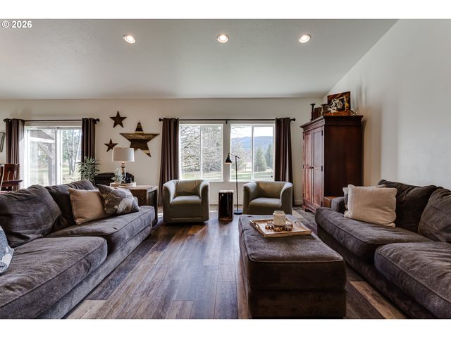 39464 Walterville Ln, Springfield, OR 97478