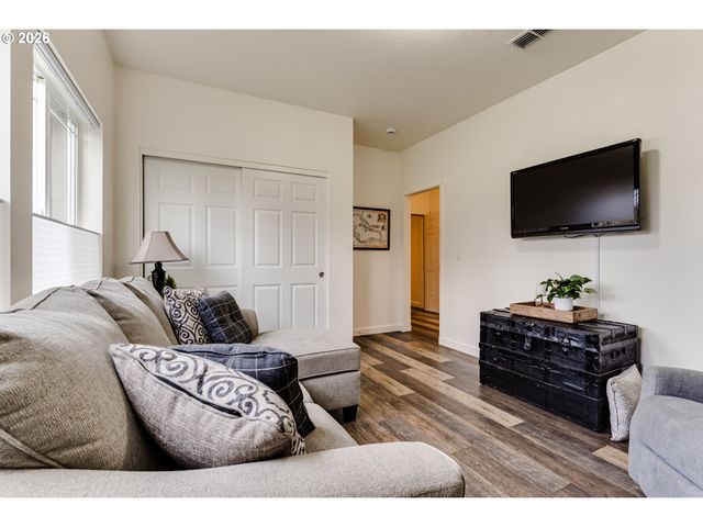 39464 Walterville Ln, Springfield, OR 97478