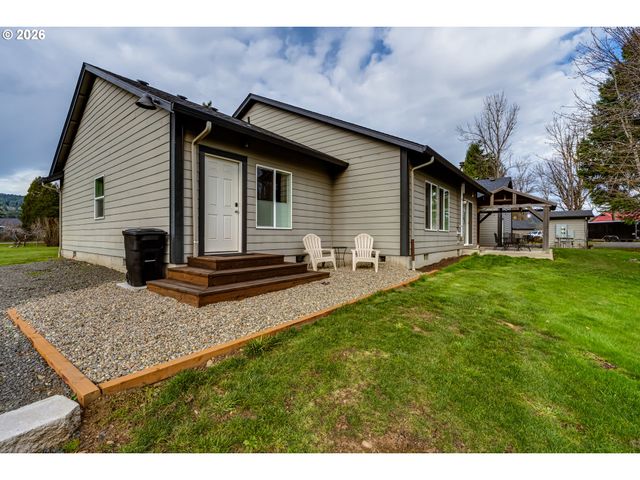 39464 Walterville Ln, Springfield, OR 97478