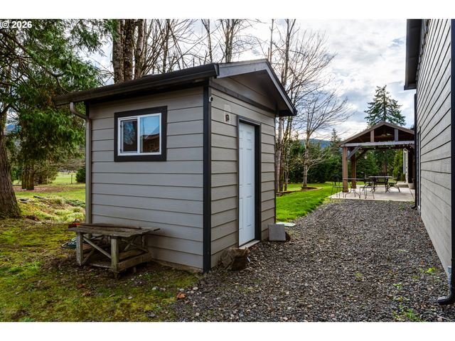 39464 Walterville Ln, Springfield, OR 97478